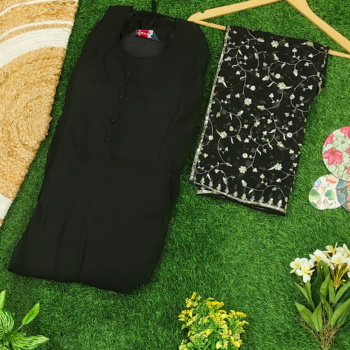 🌸Elegant & Timeless – Round-Neck Anarkali Kurta with Shawl🌸
